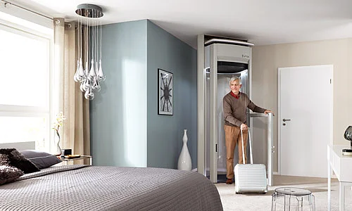Der Lifton Senkrechtlift für das eigene zuhause für mehr mobiltät. Ein Senkrechtlift zur eleganten Überwindung von Etagen